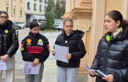 Gli alunni della 2AB del Liceo Classico Lagrangia "Ciceroni" del Fai