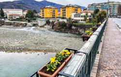 Ponte di Aranco: riposizionati i vasi dopo l'atto vandalico