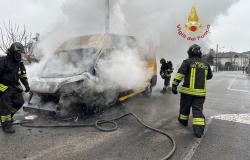 Furgone in fiamme a Garlasco