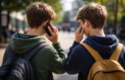 Giovani:  mente connessa e il reale rischio di incidenti