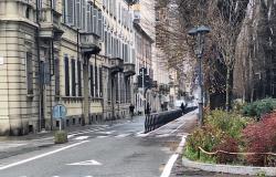 Pista ciclabile: pedala, scendi, attraversa, risali