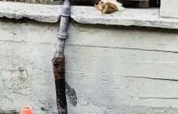 Gattinara: auto finisce contro un tubo del metano e lo danneggia 