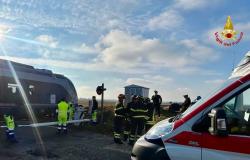 Masserano: auto abbatte le sbarre ferroviarie