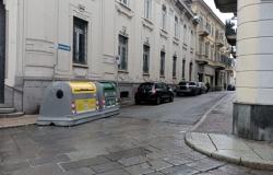 Vercelli: manovre dei bus, i marciapiedi sono a rischio