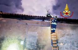 Tetto in fiamme a Villareggia 
