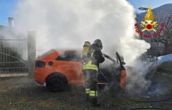 Borgosesia: auto in fiamme in localit&agrave; Guardella