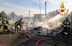 Lenta: roulotte in fiamme in via Sant'Eugenio