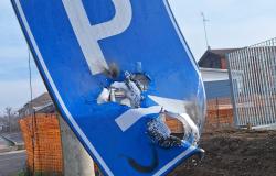 Da che cosa &egrave; stato crivellato il cartello di via Trento?