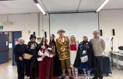  Le maschere vercellesi fanno visita agli alunni della Verga
