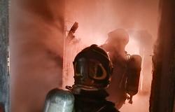 Roppolo: tetto in fiamme in un'abitazione