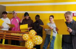 L&rsquo;Istituto Lancia inaugura le panchine gialle contro il (cyber)bullismo