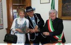 Carnevale di Santhi&agrave;: consegnate le chiavi a  Majutin e Stevulin  (TUTTE LE FOTO)