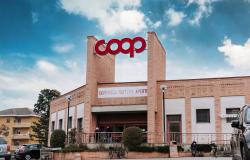 Trino: Coop chiusa per ristrutturazione, donato l&rsquo;invenduto alla Caritas