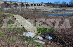 Vercelli: l'argine del fiume Sesia ancora terra degli inquinatori