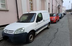 Vercelli: "Un altro veicolo abbandonato in via Olivero"