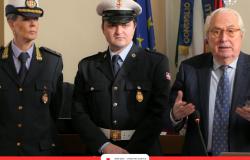 Vercelli: il sindaco consegna un encomio a un agente della Polizia locale
