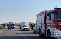 Vercelli: scontro auto-furgone sulla Tangenziale sud, traffico bloccato