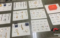 Con la truffa del "falso Maresciallo" rubano oro e gioielli a un'anziana