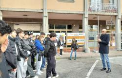 Gli allievi del corso Cat del Cavour in visita al cantiere dell'ospedale