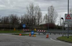 Sottopassaggio di viale Torricelli chiuso: automobilisti in coda all'Isola