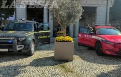 Vercelli: i mezzi di servizio in esposizione in Piazza del Municipio