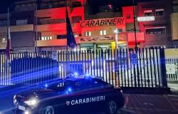 Studente minaccia un coetaneo con un martelletto frangivetro