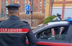 Tenta di trascinare via una sedicenne, arrestato dai carabinieri