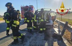 Principio d'incendio su un'auto allo svincolo di Carisio