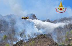 Cravagliana: elicotteri e Canadair per domare l'incendio 