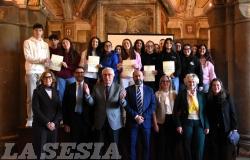 Il cardinale Bicchieri torna a vivere con gli studenti: le foto