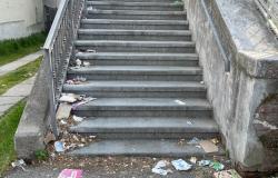 "Questa &egrave; la scala di accesso al cavalcaferrovia di corso Randaccio"