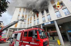 Incendio a Vigliano Biellese, tre appartamenti dichiarati inagibili