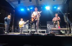Bards from Yesterday, energia folk a Vercelli: la piazza balla al ritmo del New Trad