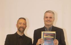 Caron, doppio riconoscimento nei premi di poesia