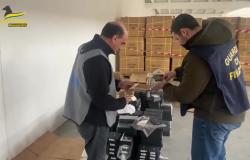 Sequestrati 600 articoli di pelletteria con un falso marchio italiano