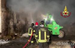 Pollone: a fuoco un fienile e l'abitazione adiacente