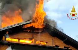 Scopello: in fiamme il tetto di un edificio