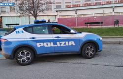 Portano una neonata in Italia nascondendola in una busta della spesa