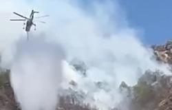 Il video: Cravagliana, il vento rende difficile lo spegnimento dell'incendio