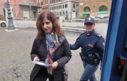 La Polizia di Stato sul territorio per la campagna  “…questo NON è AMORE”