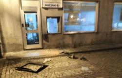 Alice Castello: fanno esplodere il bancomat 