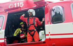 Mucca cade in un torrente, la salvano i Vigili del fuoco