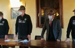 Dagli alpini di Porta Torino 1700 euro per iniziative solidali