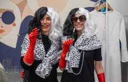 Carnevale di Borgosesia: commercianti in maschera e distribuzione di "Scudi"