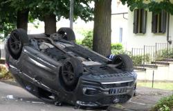 Un'auto si ribalta in corso Rigola