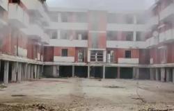 Stanno abbattendo la terza palazzina