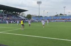 Che bello l'abbraccio sotto la curva tra giocatori e fedelissimi