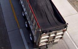 Ordinanza per verificare la copertura con teloni dei camion