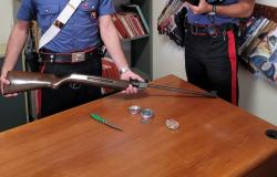 Lenta: minaccia la madre e ferisce il comandante dei carabinieri