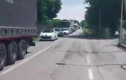 Lunga coda sulla strada provinciale Balocco-Buronzo
